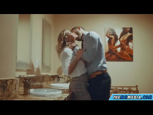 ❤️ Ke hoʻowalewale ʻia ʻoe e kahi blonde busty i kahi lumi hoʻomaha ākea ☑ Porn video ma porn haw.pornolemon.ru ❤